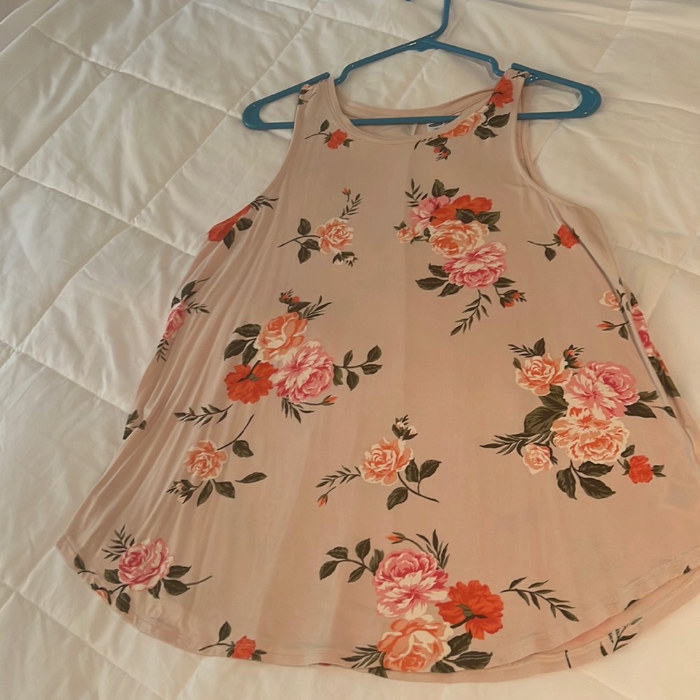 Old Navy luxe tank top. Size M